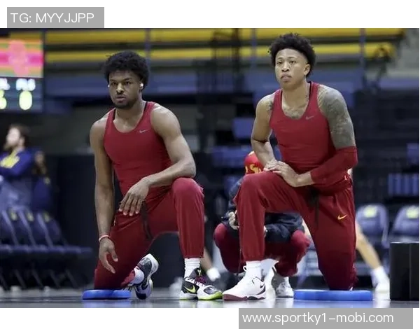 夸梅直言布朗尼防守能力不足父亲光环让他受到过高期待