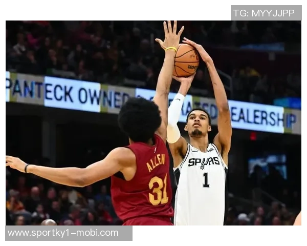 文班亚马半场替补出战表现出色12分钟内贡献5分7篮板1抢断2盖帽 文班亚马半场替补出战表现出色12分钟内贡献5分7篮板1抢断2盖帽